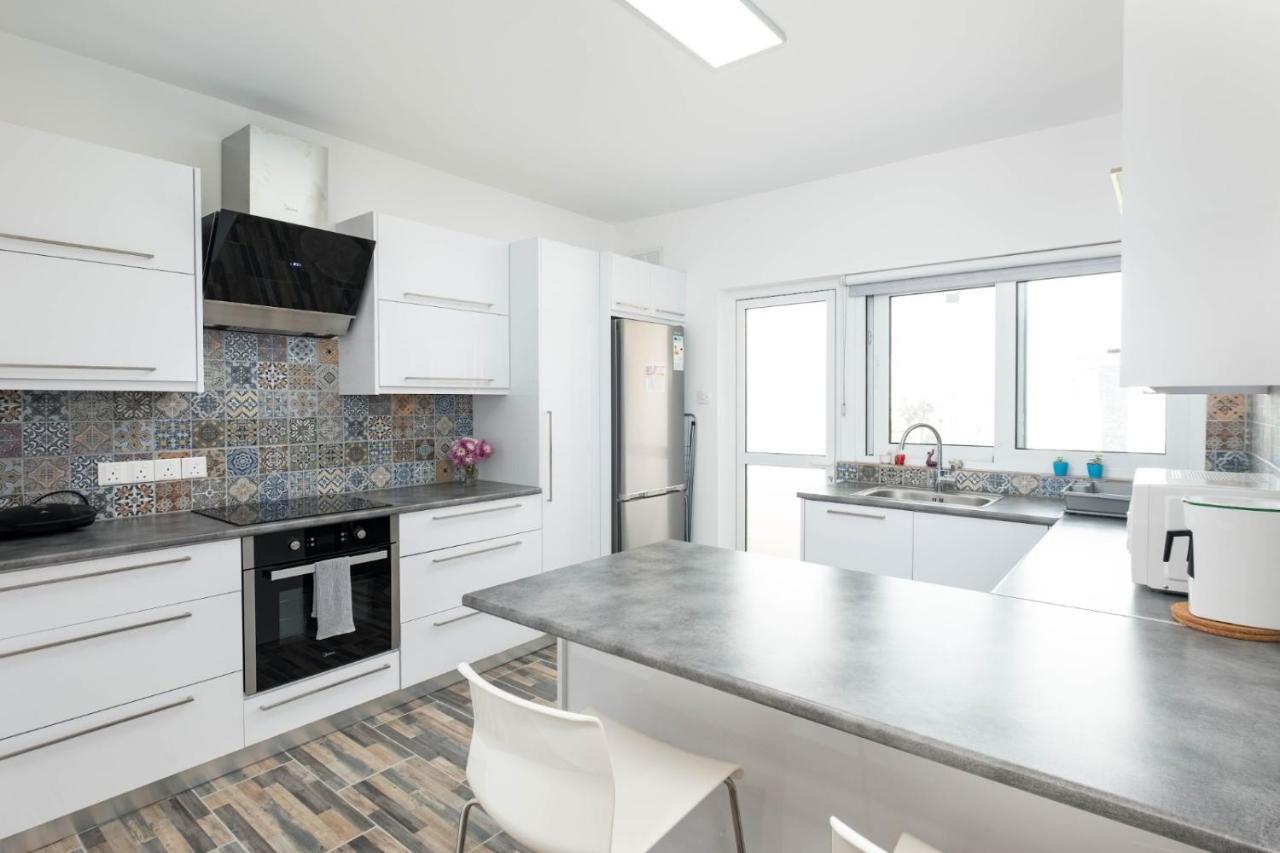 Happy Stay Apartment - Halefka Court Larnaca Buitenkant foto